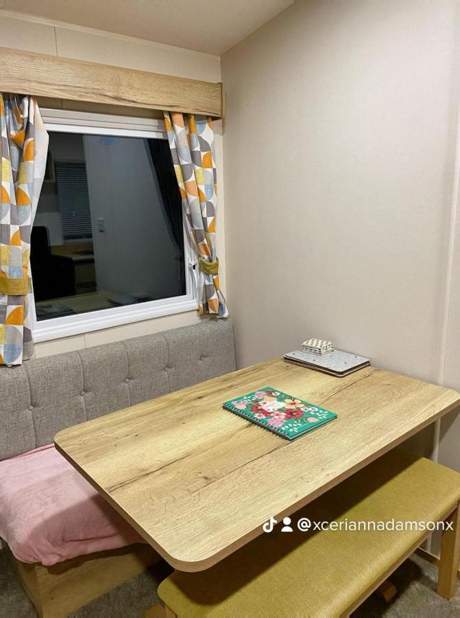 Presthaven Sands Hotel Prestatyn Bagian luar foto
